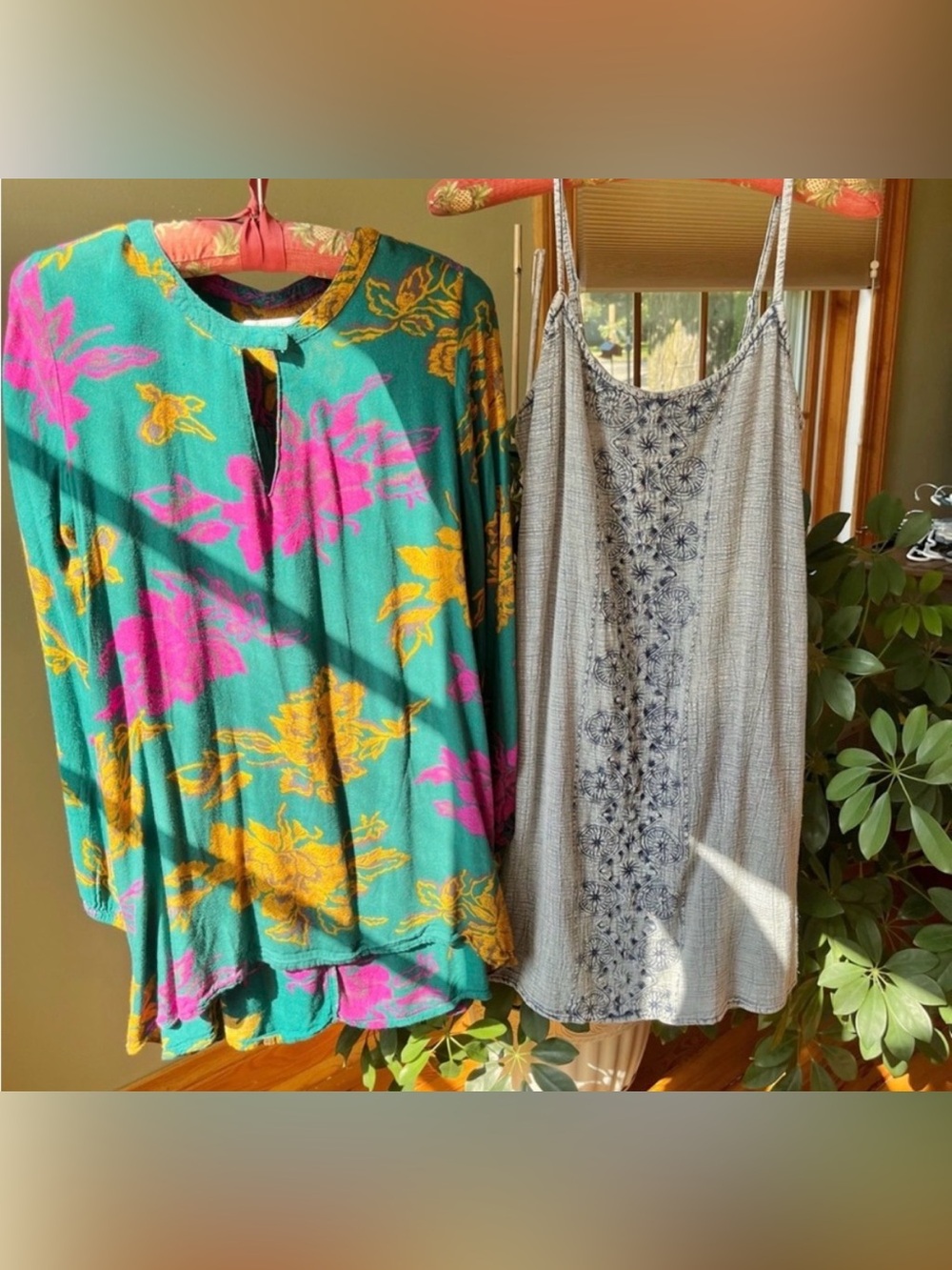 Two world market tops bundle